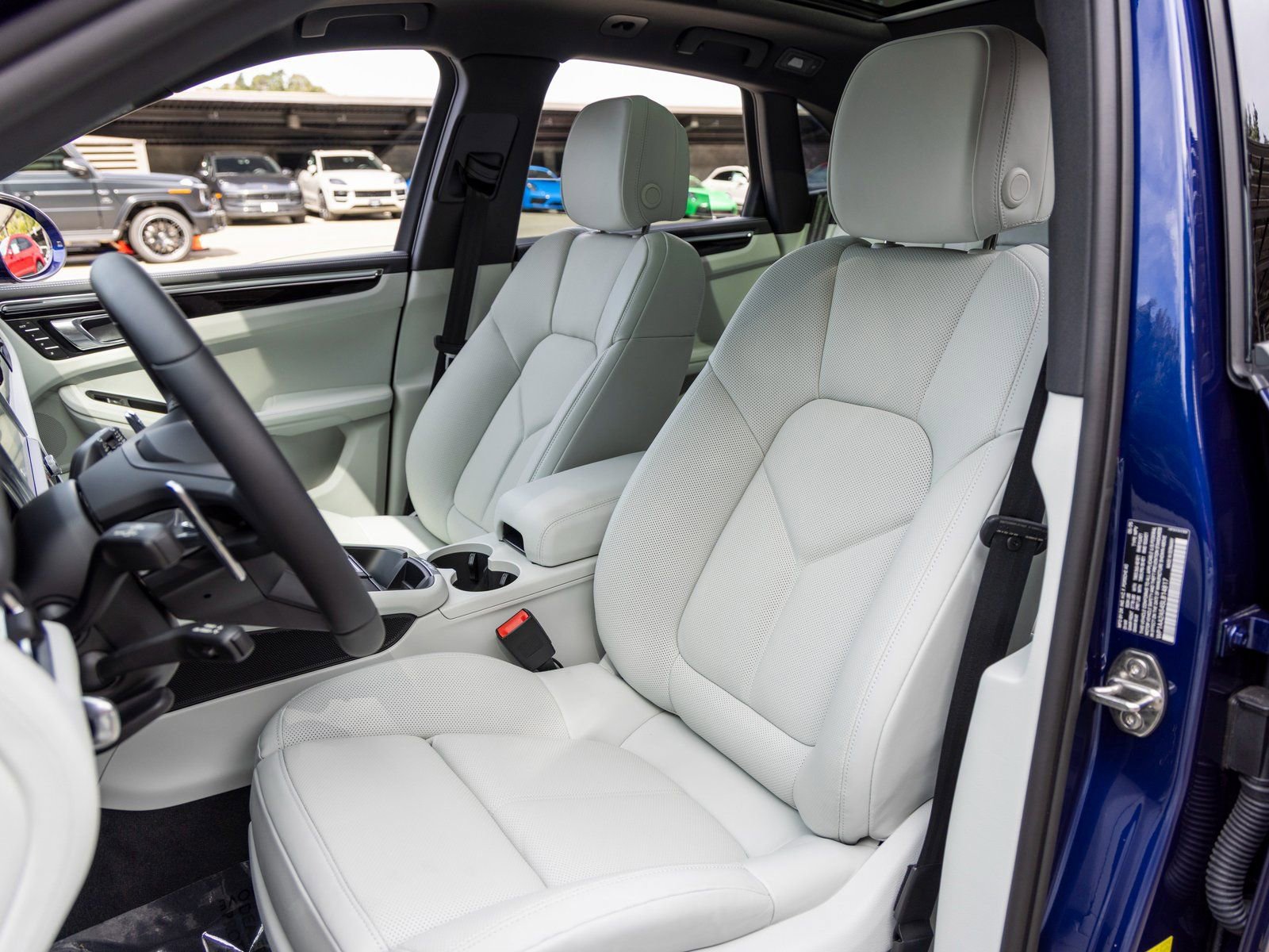 New 2025 Porsche Macan image 5