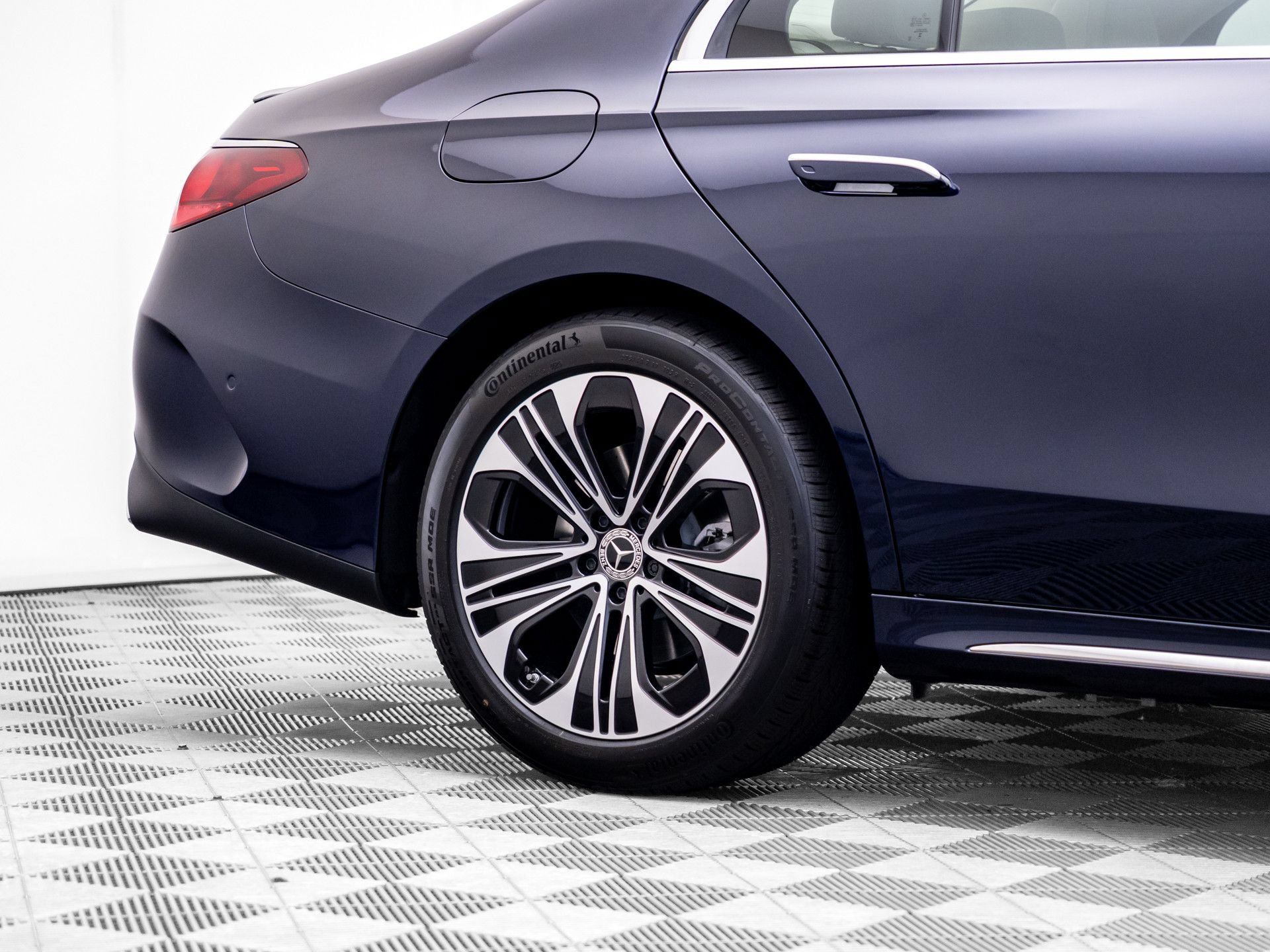 New 2026 Mercedes-Benz E 350 4MATIC Sedan image 38