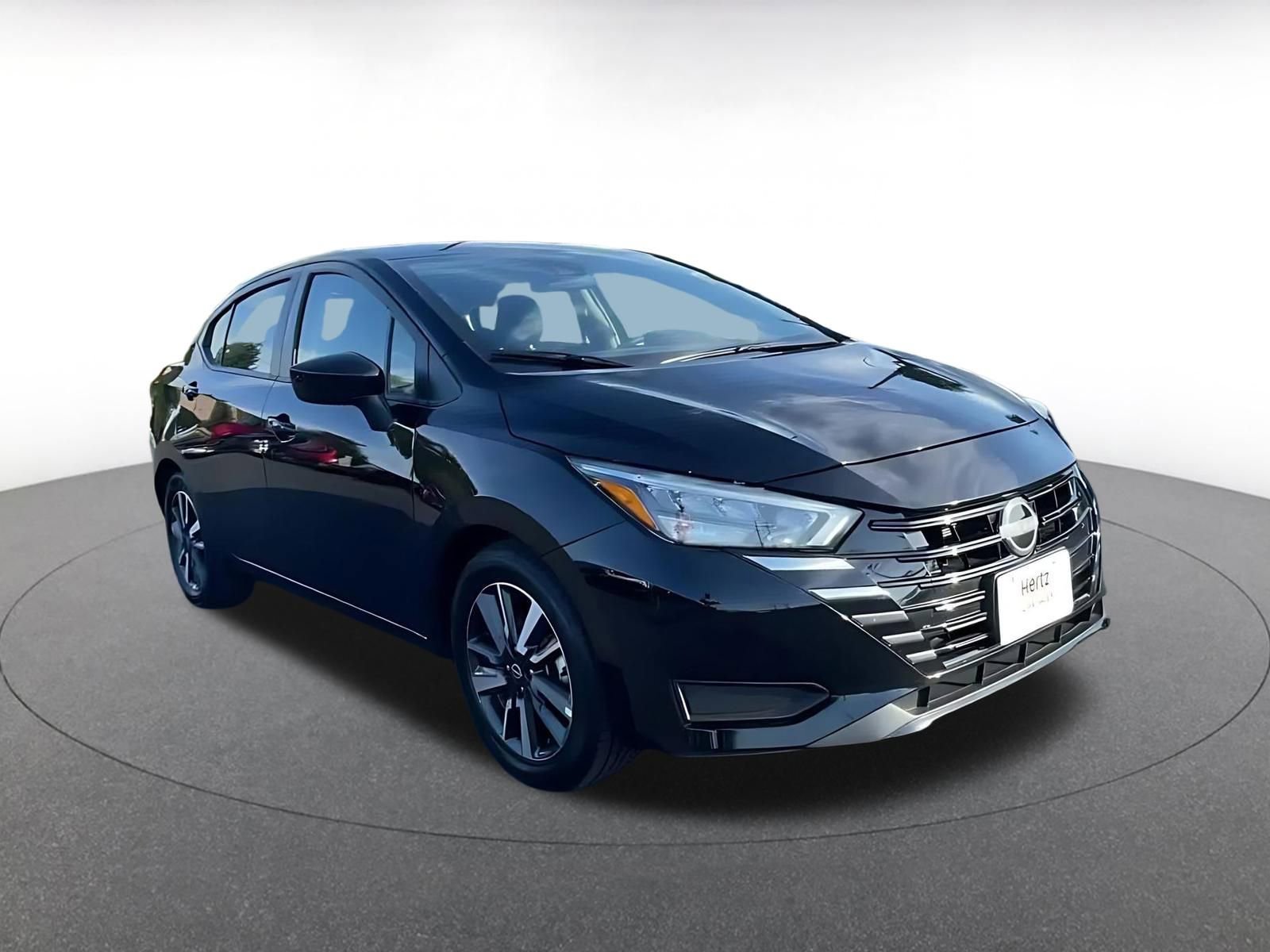 Used 2025 Nissan Versa SV image 3