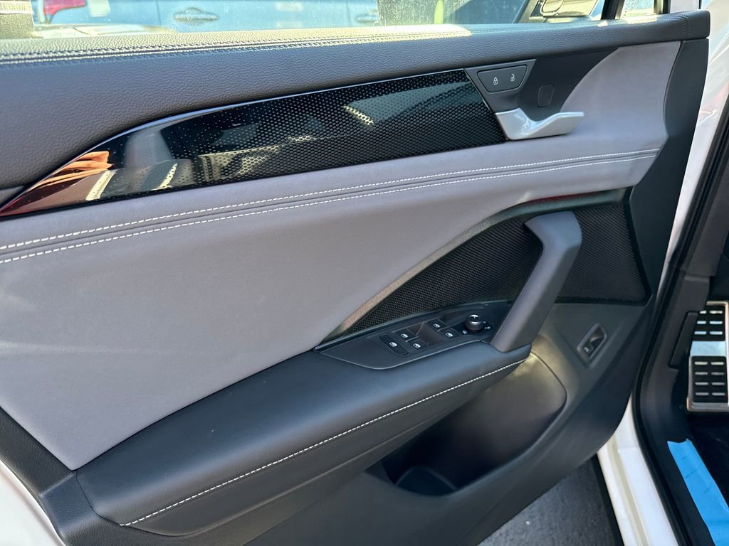 New 2025 Volkswagen Tiguan SE R-Line image 5