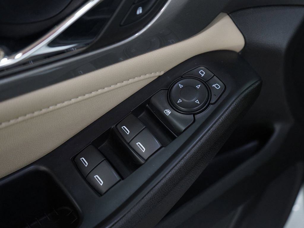 Used 2023 Chevrolet Traverse LS AWD/4WD image 22
