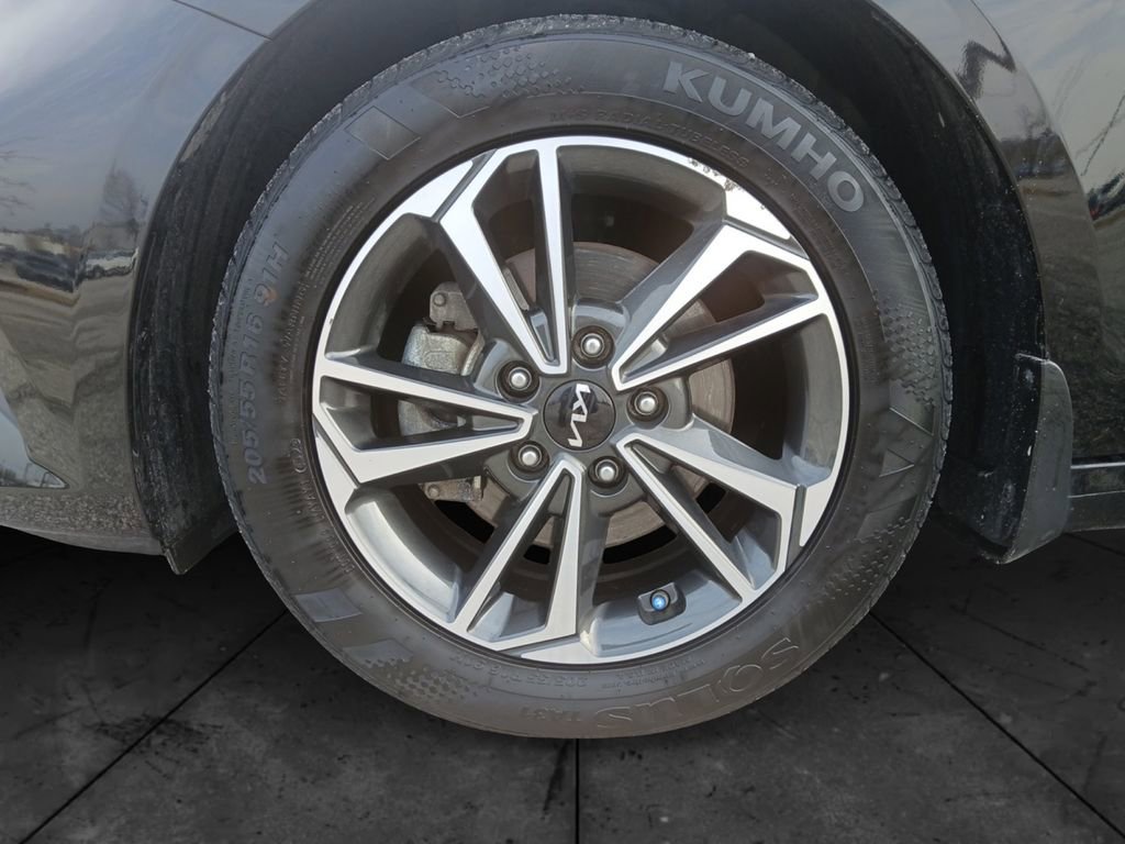 Used 2023 Kia Forte LXS image 14