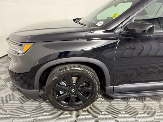 Used 2025 Honda Pilot Black Edition image 13