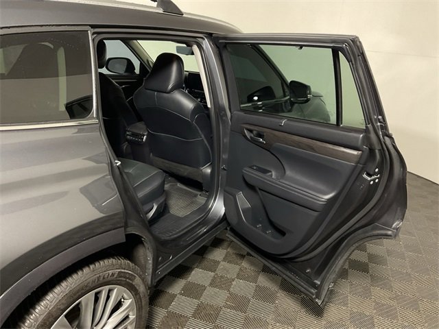 Used 2020 Toyota Highlander Platinum image 32