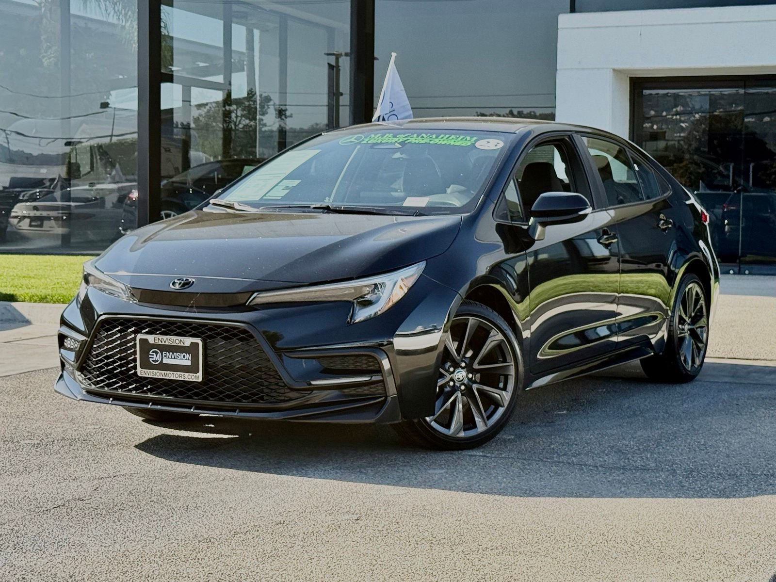 Used 2023 Toyota Corolla SE FWD image 2