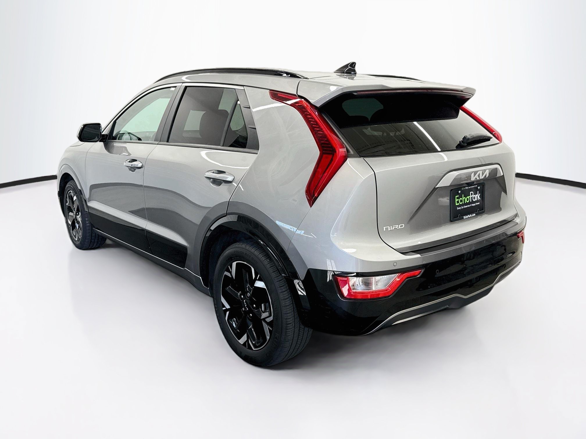 Used 2023 Kia Niro Wind w/ Wind Preserve Package FWD image 5