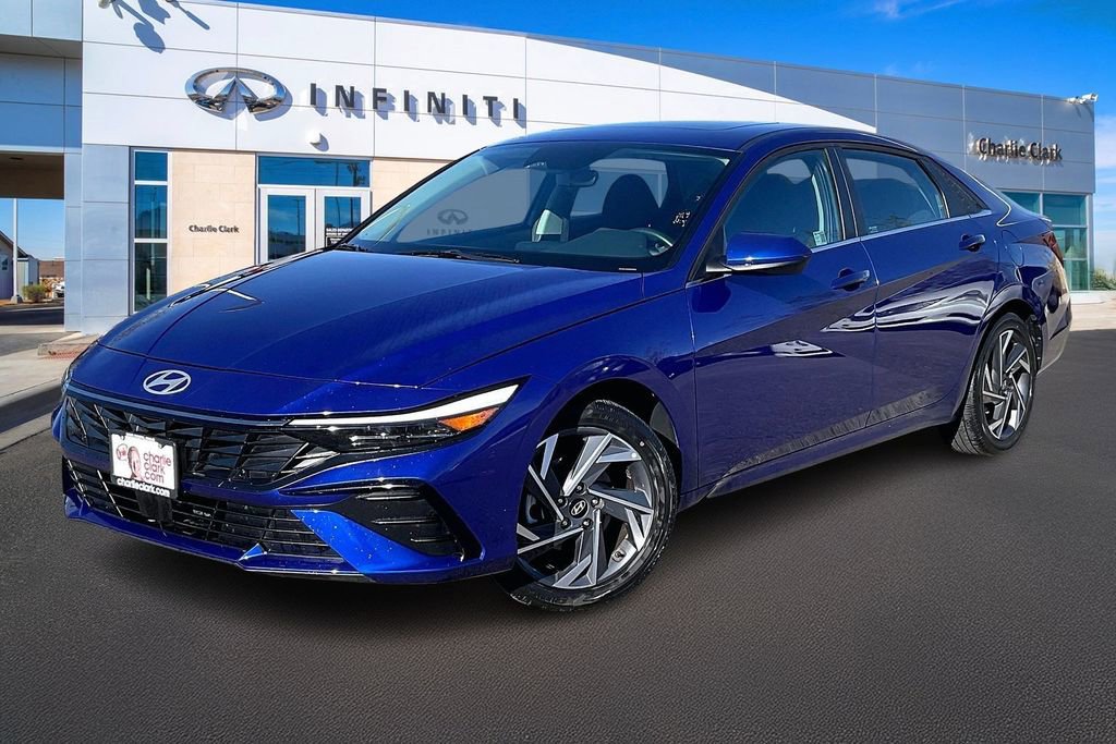 Used 2025 Hyundai Elantra SEL image 1