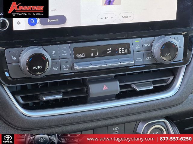 Used 2024 Toyota Grand Highlander AWD image 31