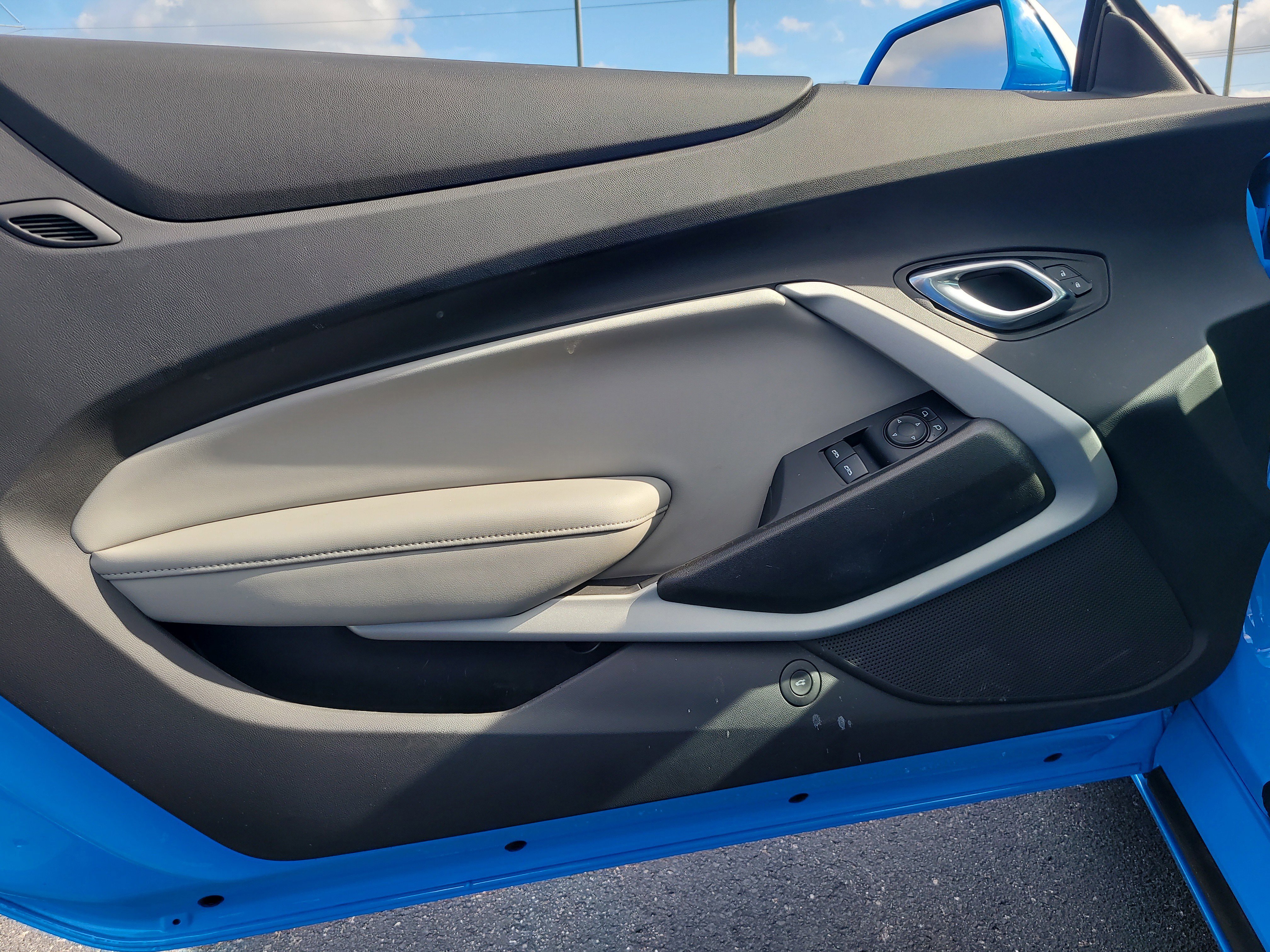 Used 2023 Chevrolet Camaro LT image 11