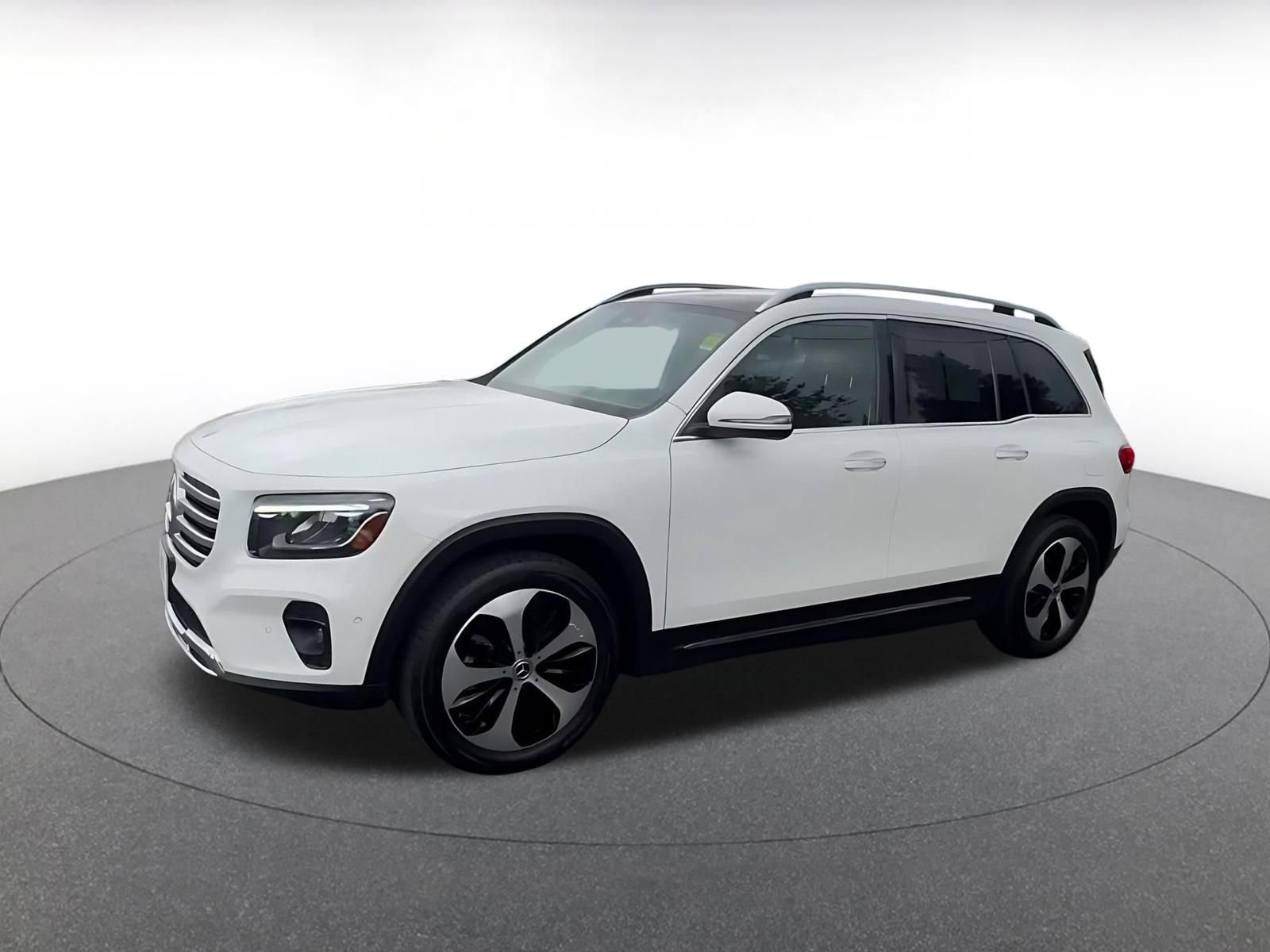 Used 2025 Mercedes-Benz GLB 250 4MATIC image 8