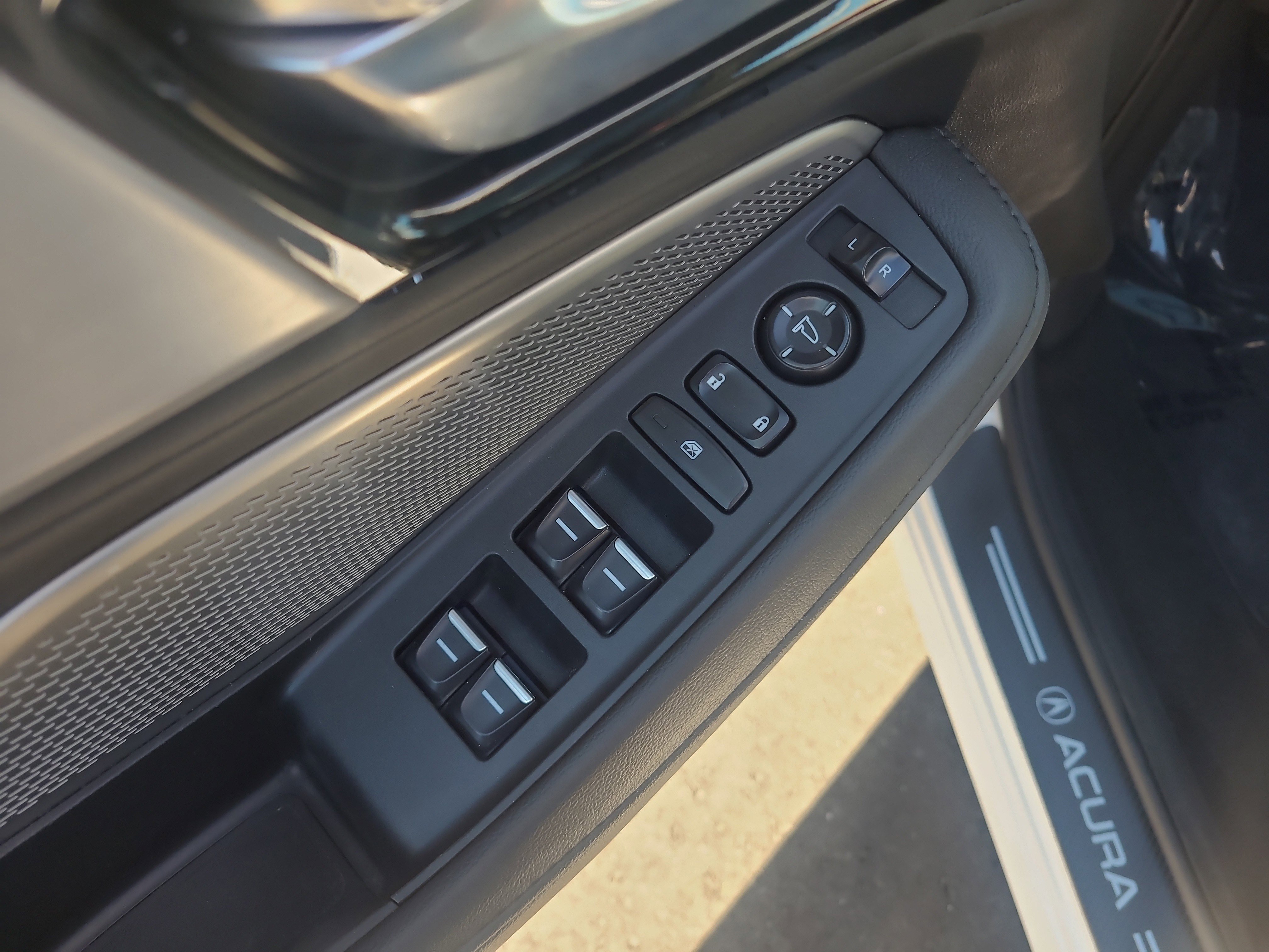 Used 2023 Acura MDX SH-AWD image 14