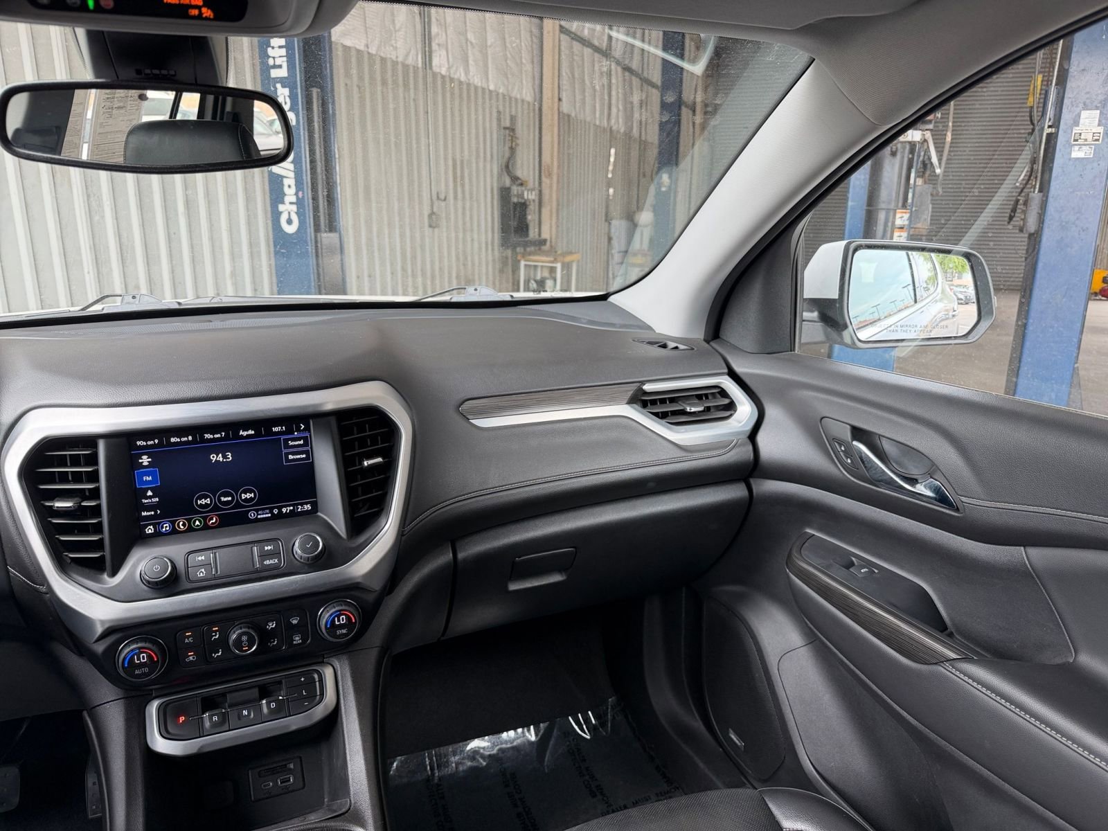 Used 2023 GMC Acadia SLT FWD image 38