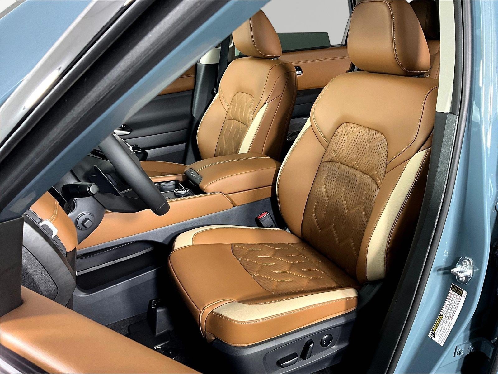New 2026 Nissan Pathfinder Platinum AWD/4WD image 17