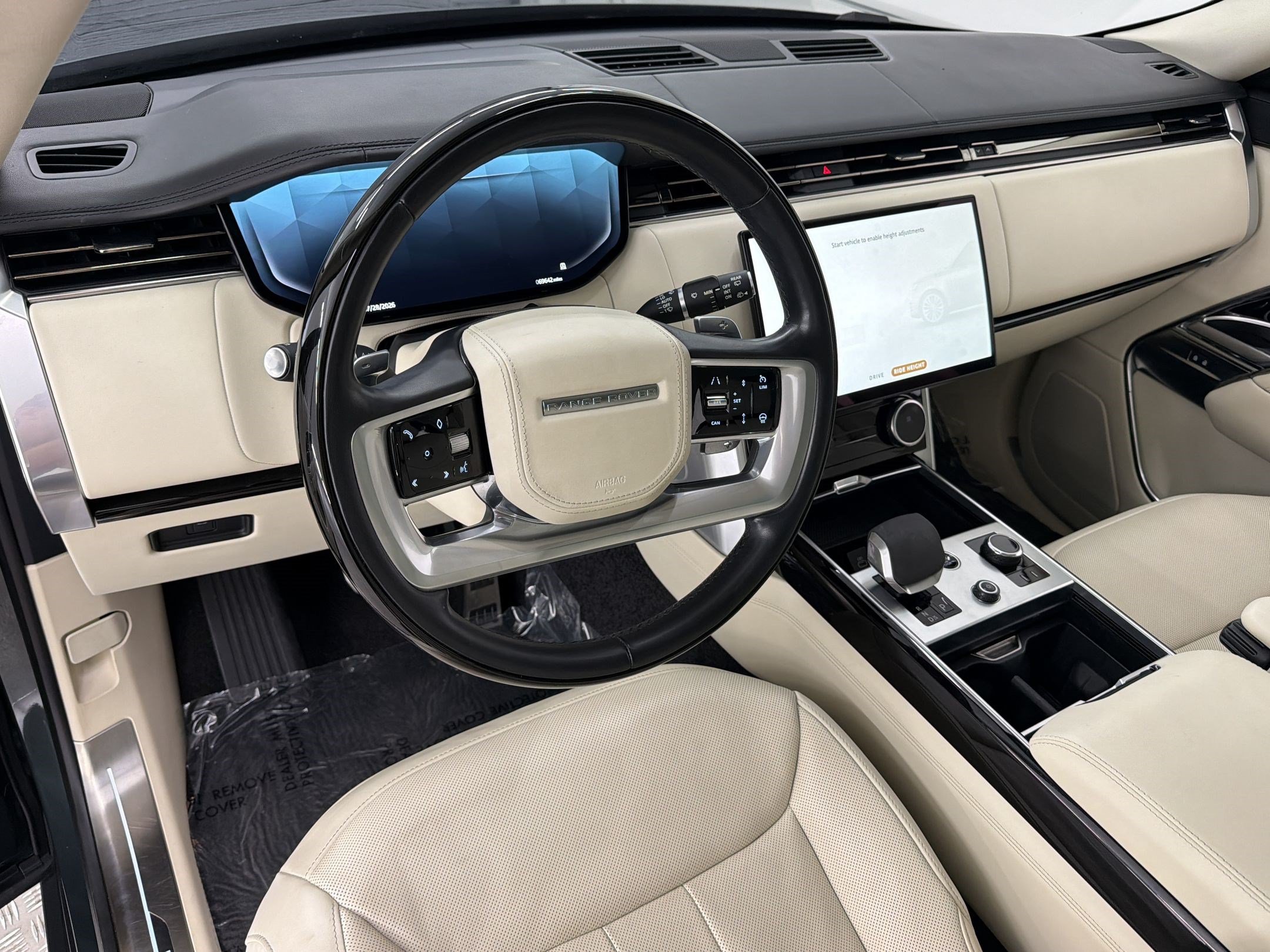 Used 2023 Land Rover Range Rover SE AWD/4WD image 4