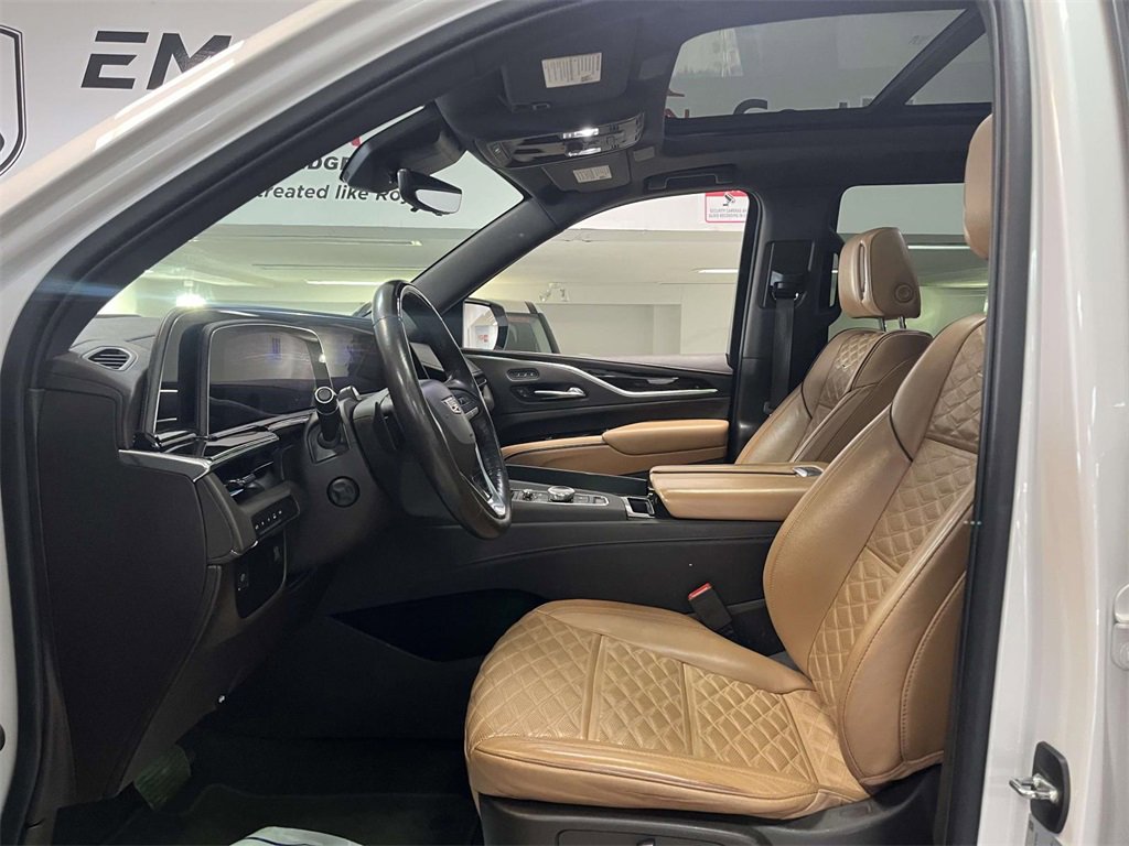 Used 2022 Cadillac Escalade Premium Luxury image 18
