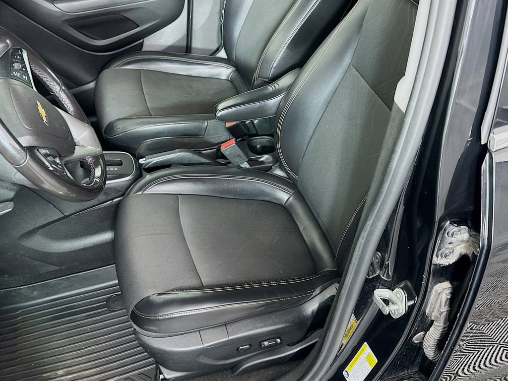 Used 2019 Chevrolet Trax LT w/ LT Convenience Package image 18