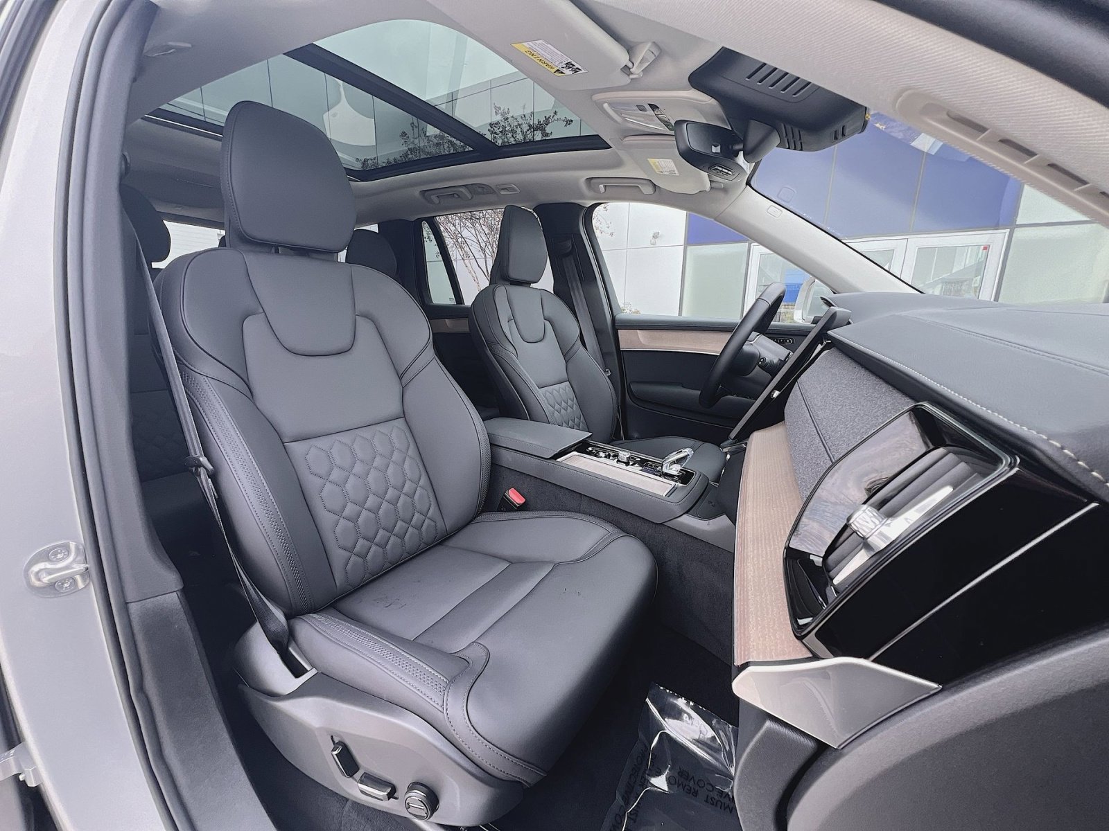 Used 2025 Volvo XC90 B6 Plus AWD/4WD image 36
