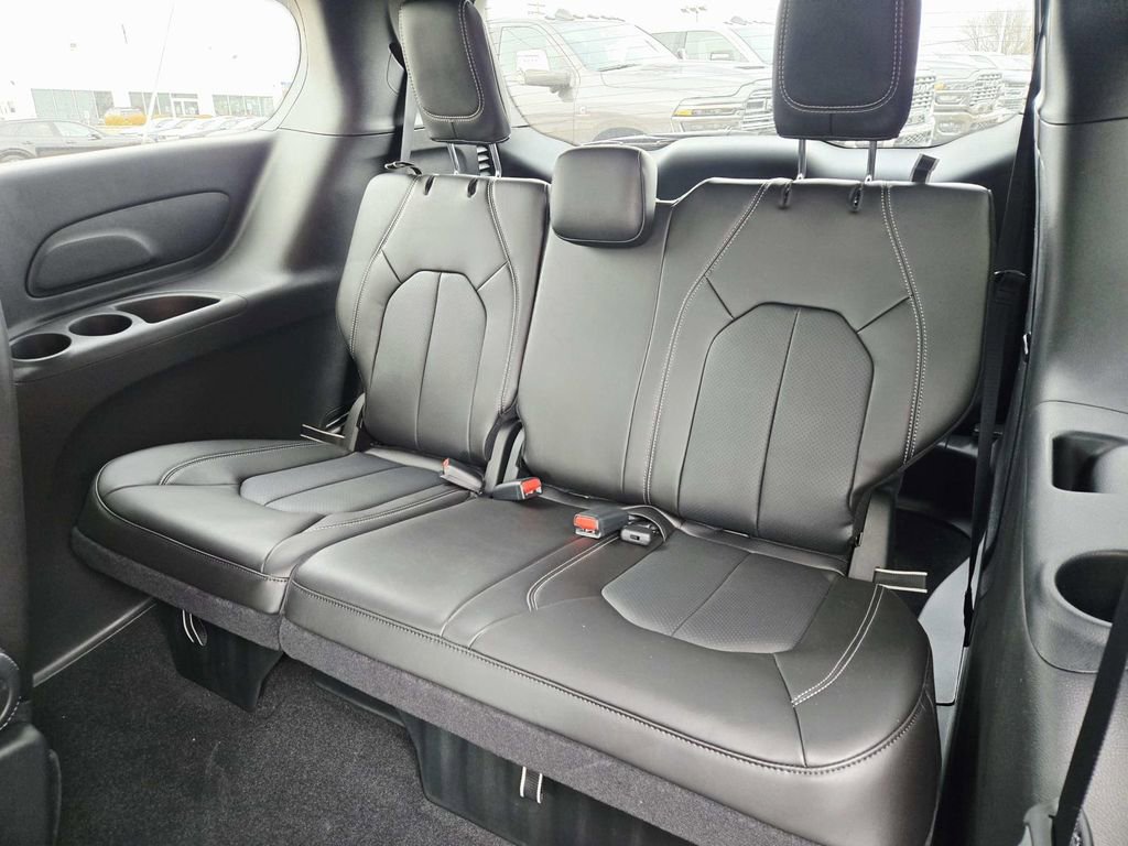 New 2026 Chrysler Pacifica Select image 13