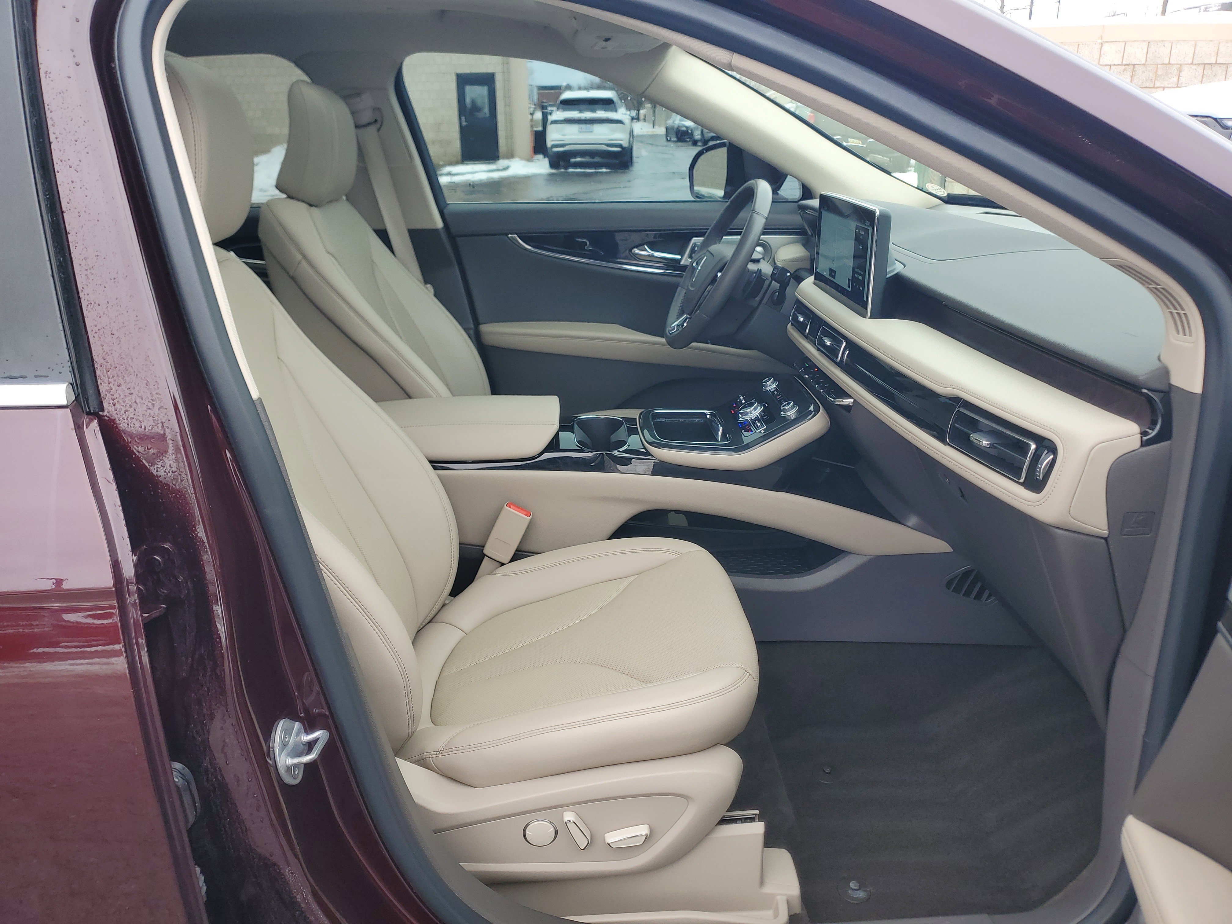 Certified 2023 Lincoln Nautilus Reserve w/ Equipment Group 202A image 9