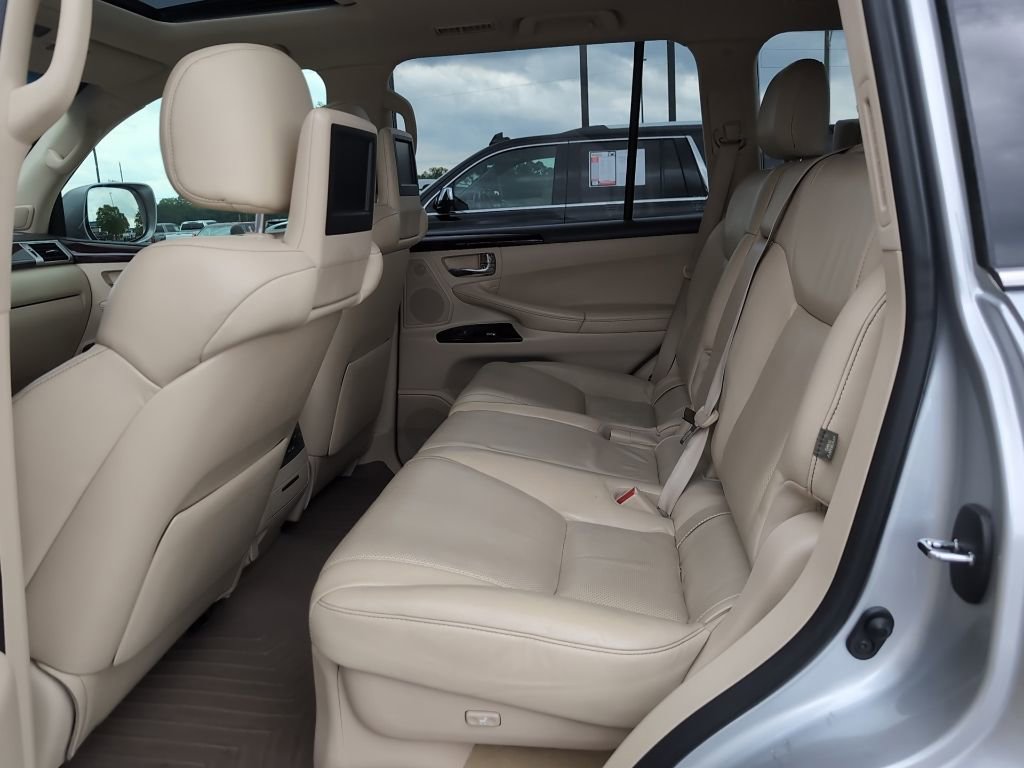 Used 2013 Lexus LX 570 4WD w/ Luxury Pkg image 11