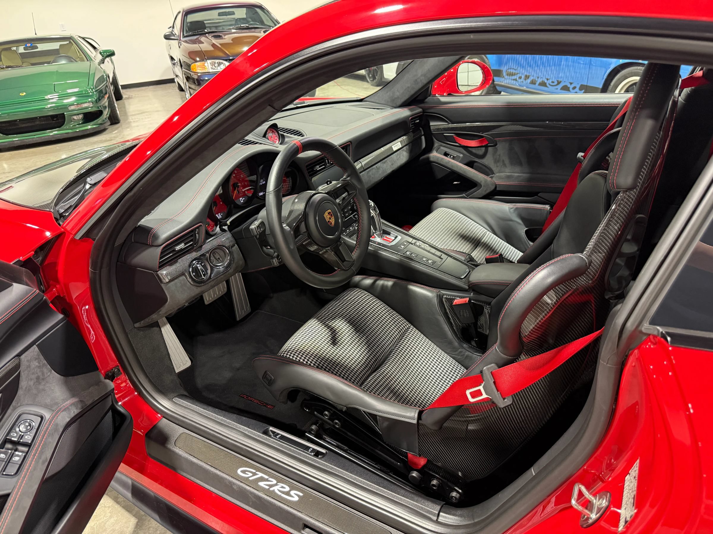 Used 2018 Porsche 911 GT2 RS RWD image 37