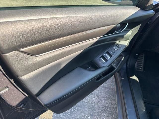 Used 2018 Honda Accord Sport image 17