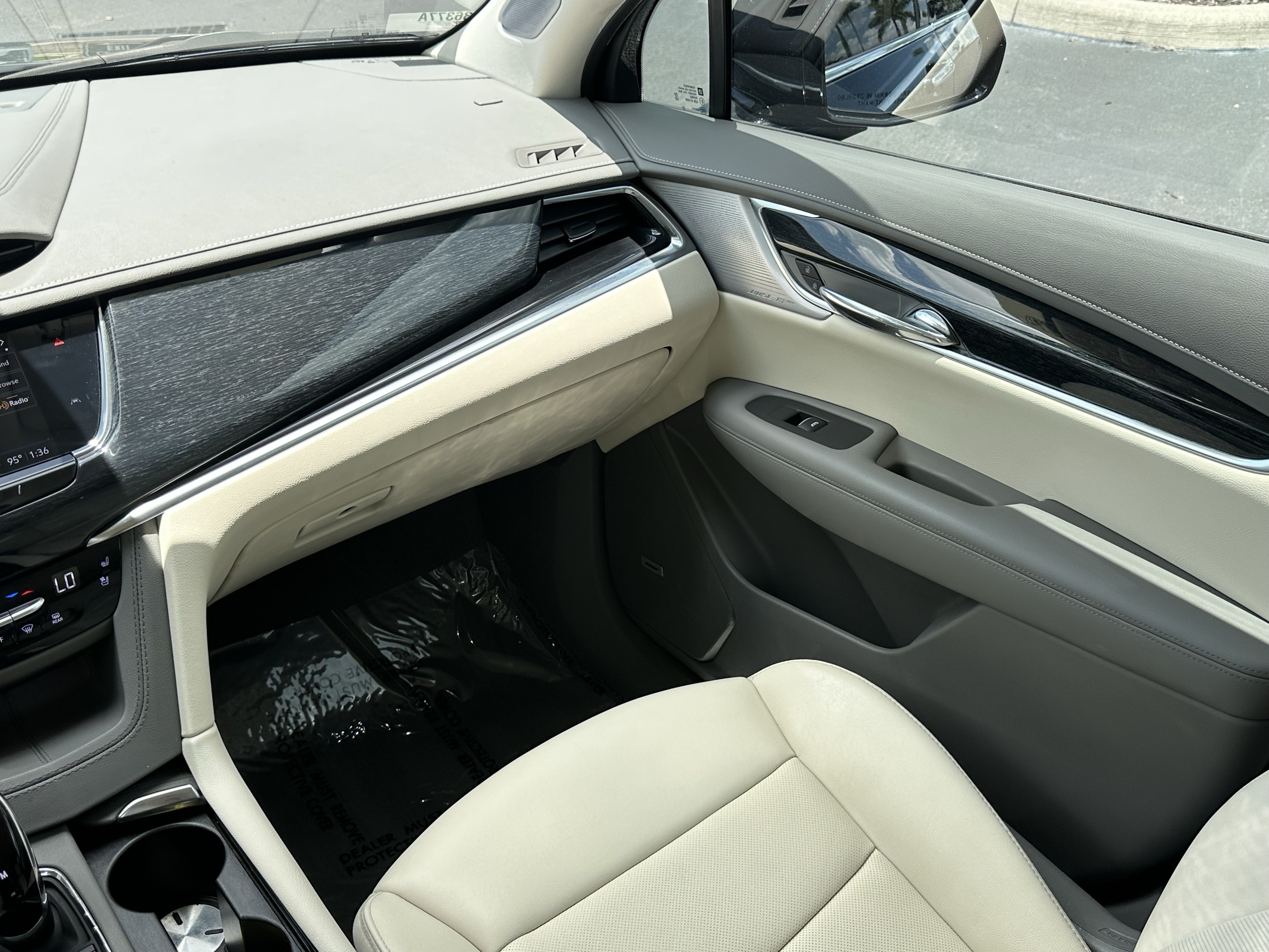 Certified 2023 Cadillac XT6 Premium Luxury w/ Technology Package FWD image 14