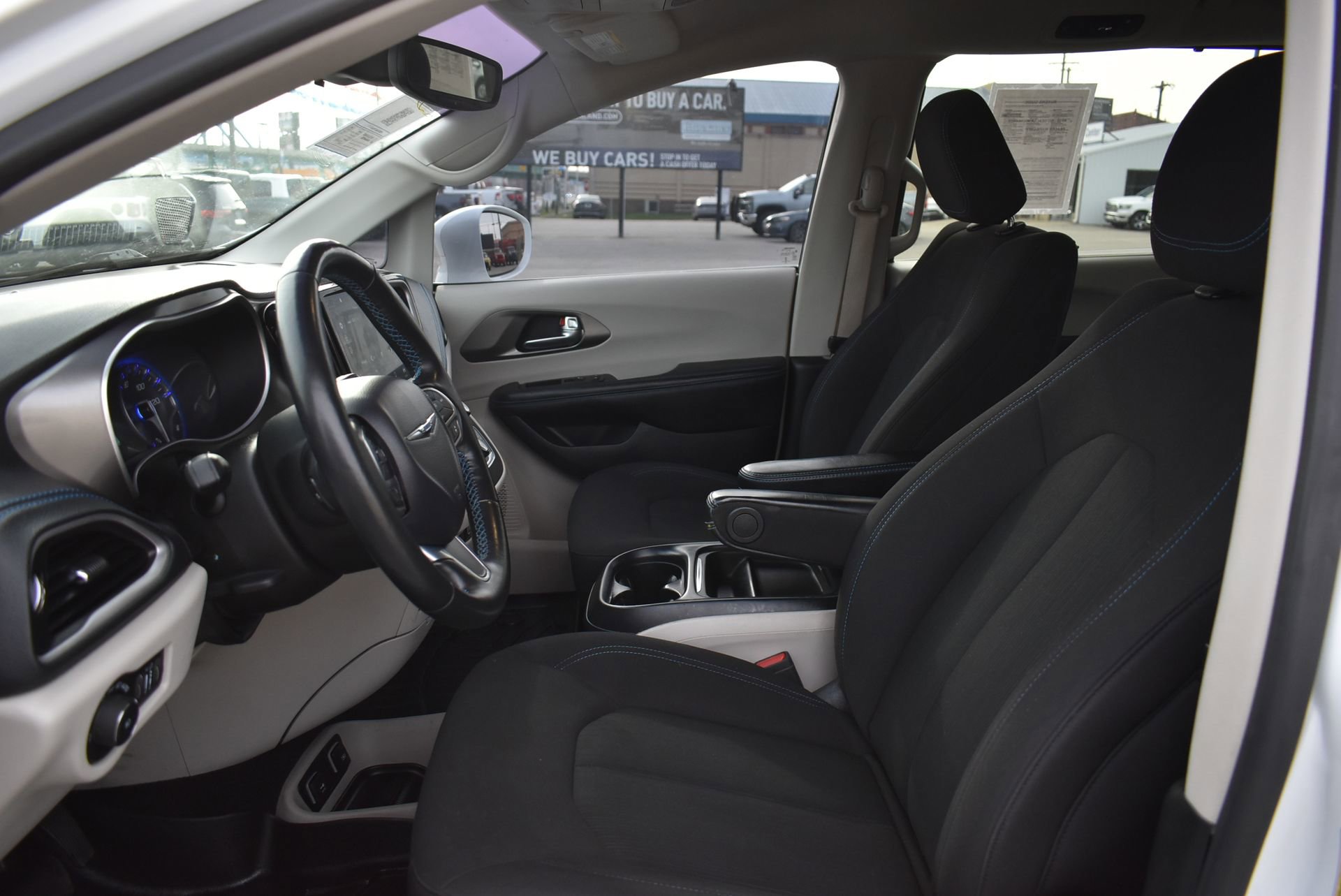 Used 2021 Chrysler Pacifica Touring w/ Cold Weather Group image 16