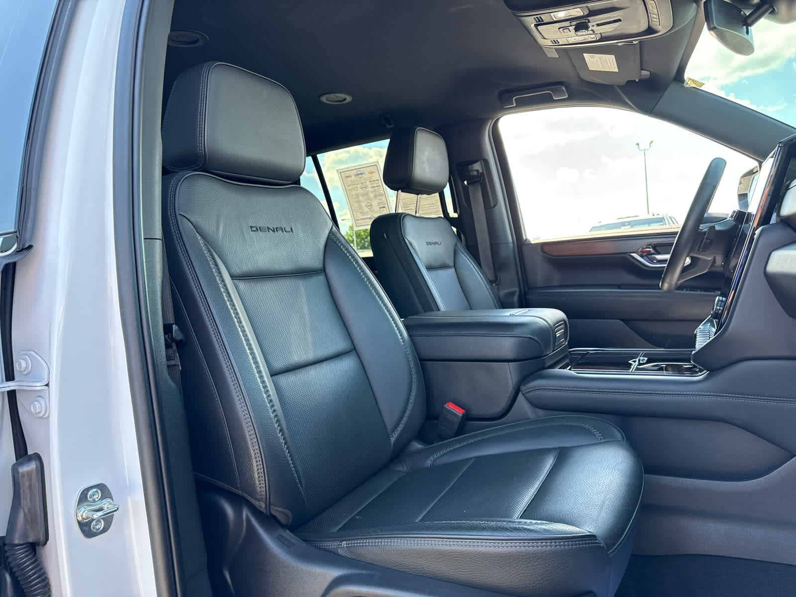 Certified 2025 GMC Yukon Denali AWD/4WD image 24