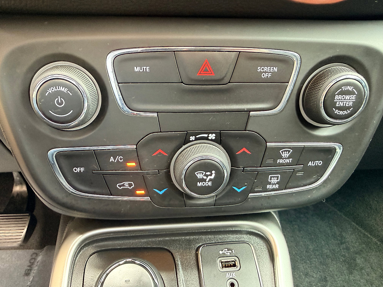 Used 2019 Jeep Compass Latitude w/ Cold Weather Group AWD/4WD image 21