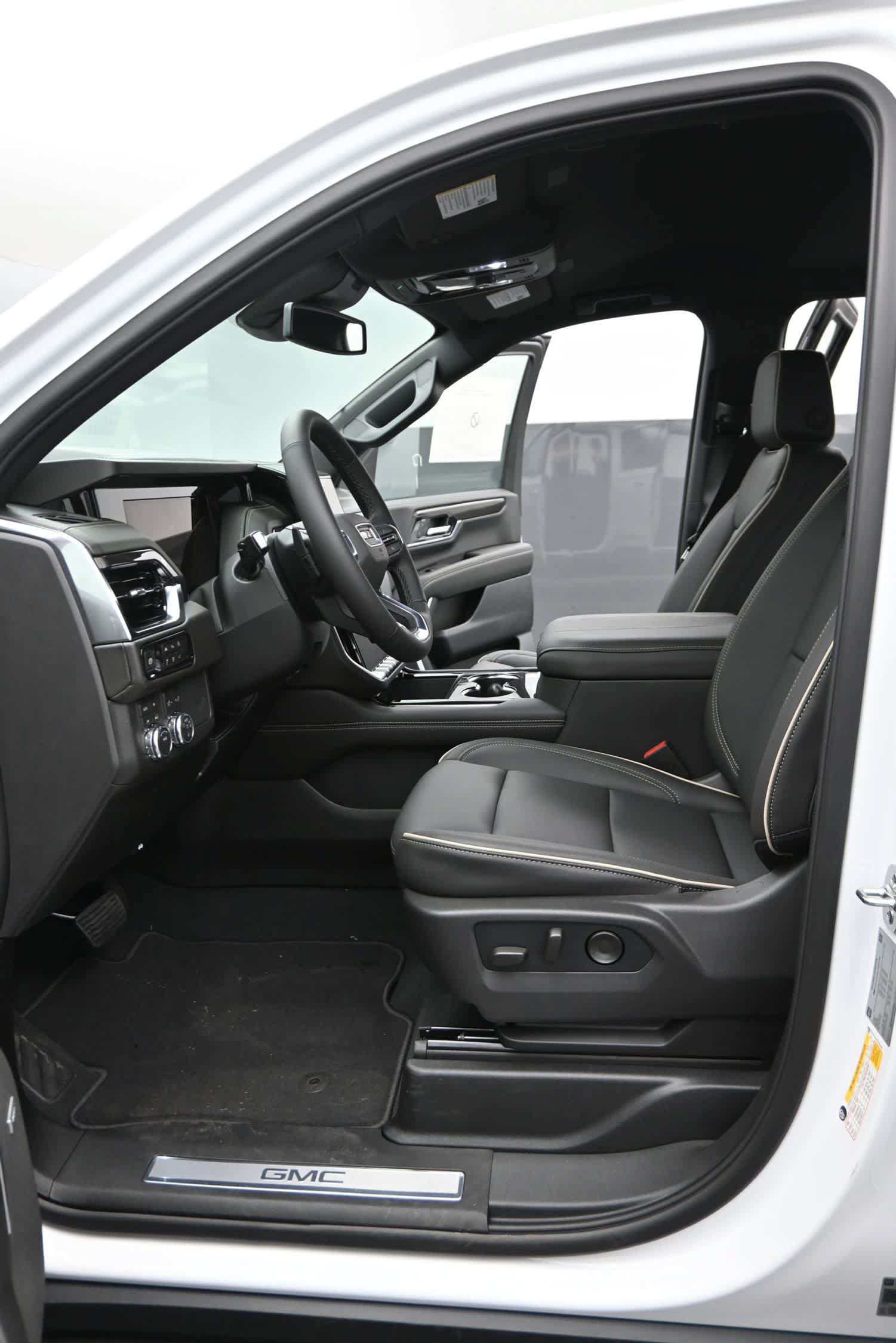 New 2026 GMC Yukon XL Elevation w/ LPO, Elevation Black Package AWD/4WD image 16
