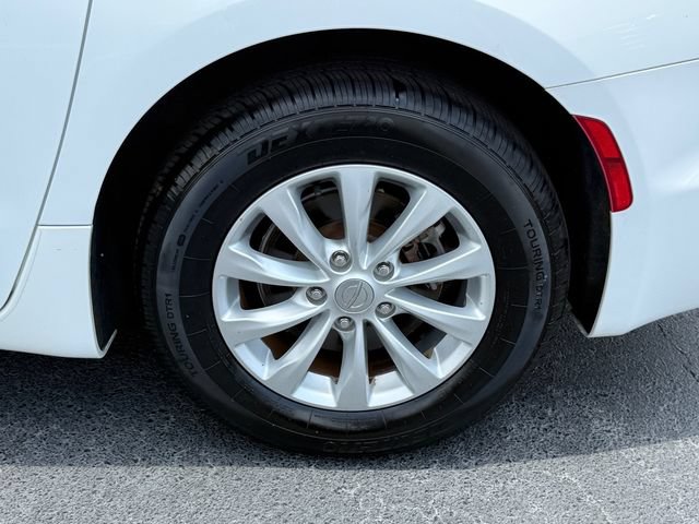 Used 2019 Chrysler Pacifica Touring-L FWD image 14