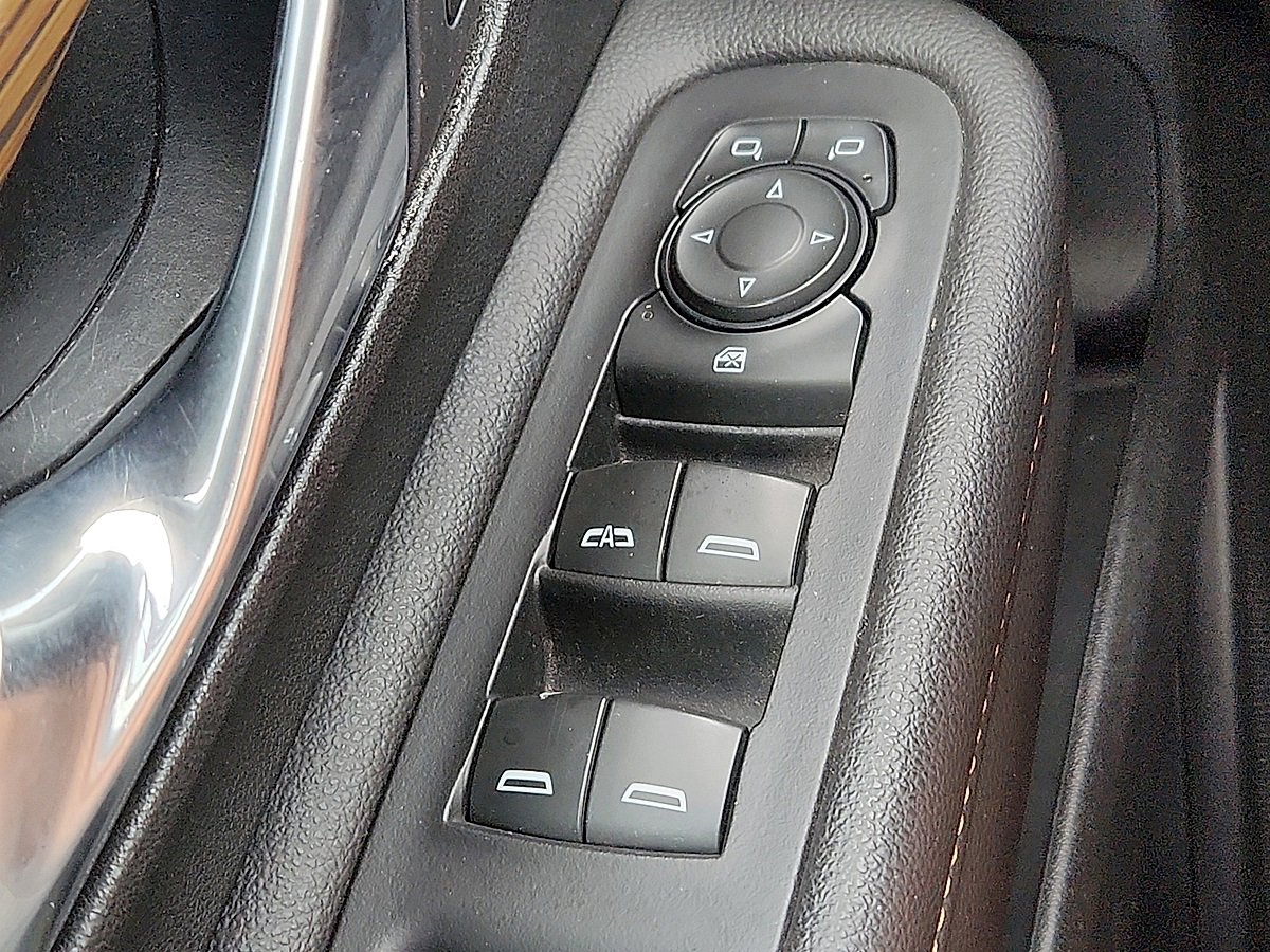 Used 2020 GMC Terrain SLE image 9