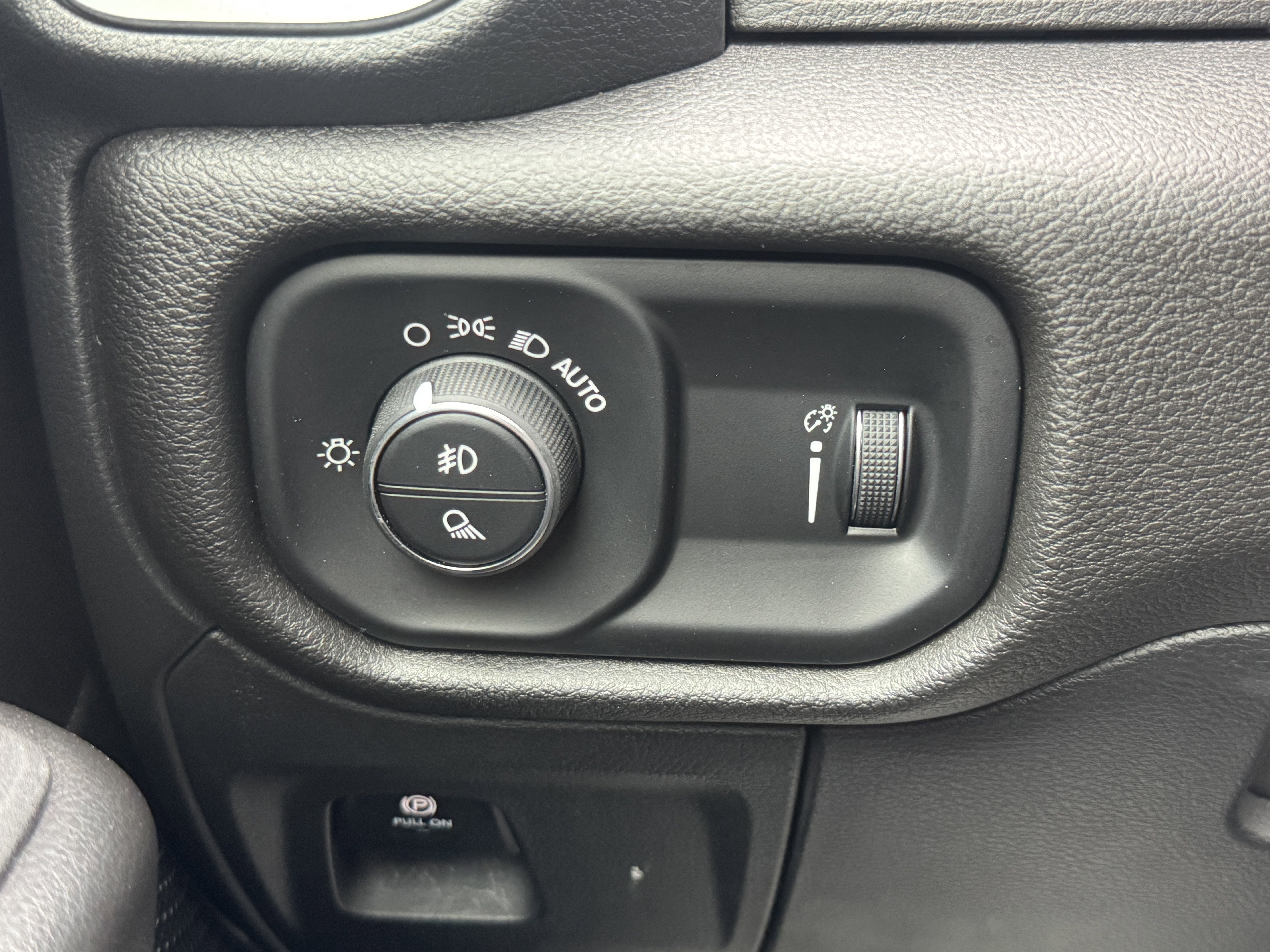 Used 2025 RAM 1500 Big Horn AWD/4WD image 40