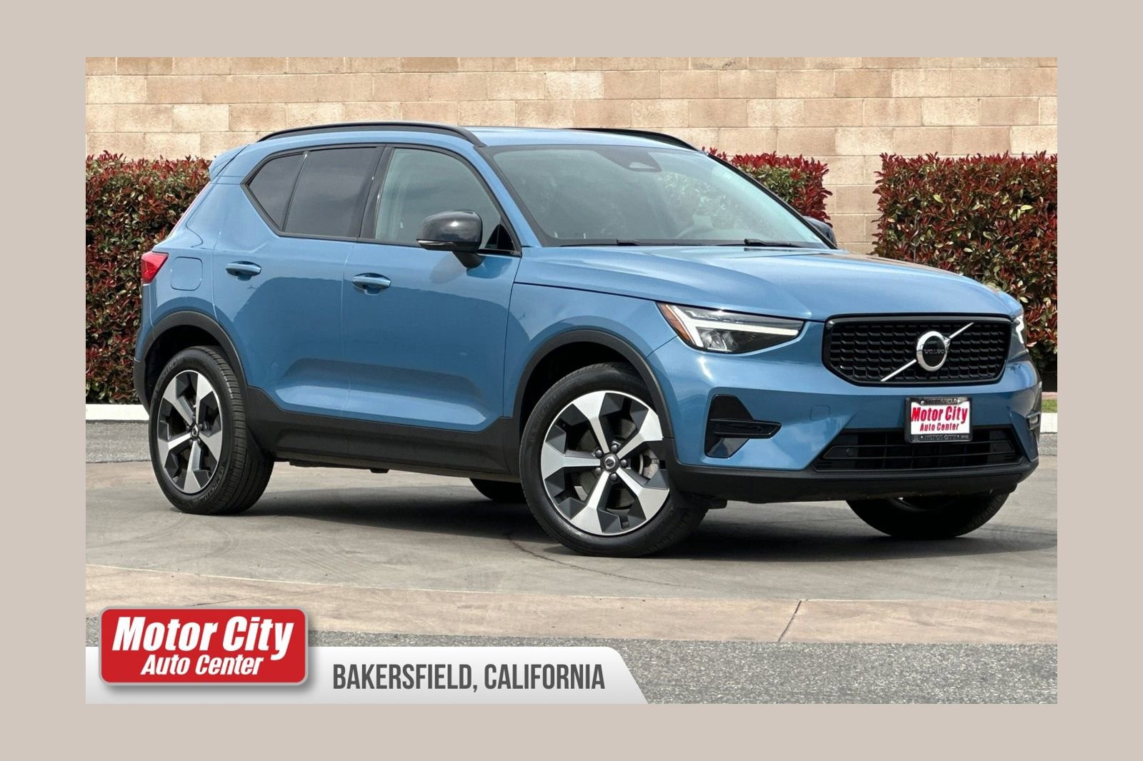 Used 2024 Volvo XC40 B5 Core
