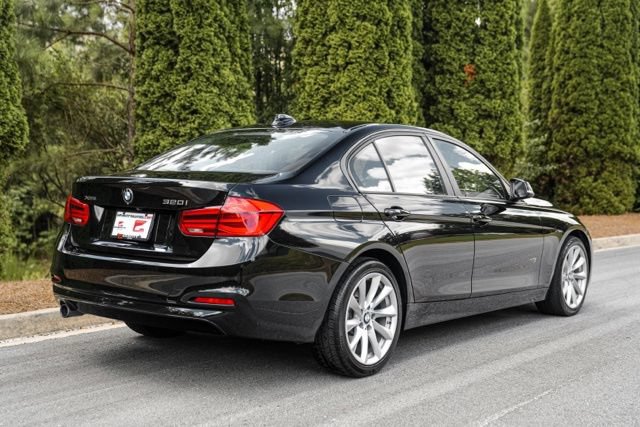 Used 2018 BMW 320i xDrive Sedan AWD/4WD image 17