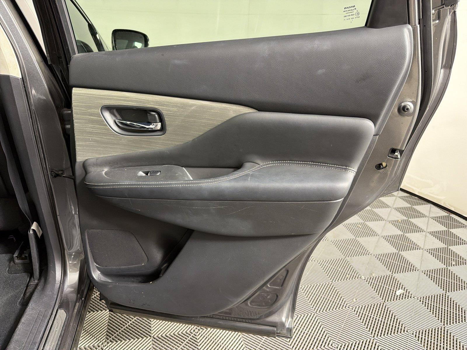 Used 2015 Nissan Murano Platinum w/ Platinum Technology Package FWD image 19