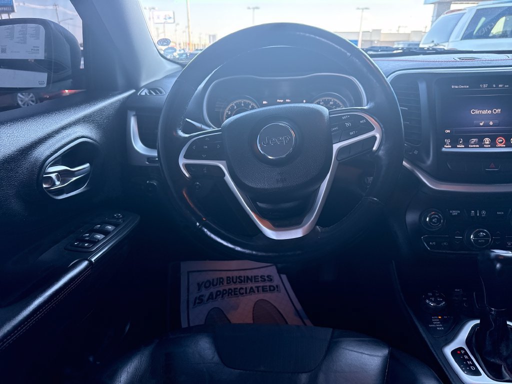 Used 2015 Jeep Cherokee Trailhawk w/ Comfort/Convenience Group AWD/4WD image 17