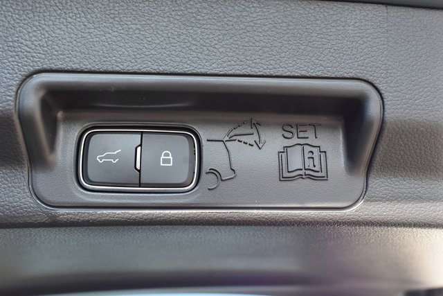 Used 2025 Ford Explorer Active image 38