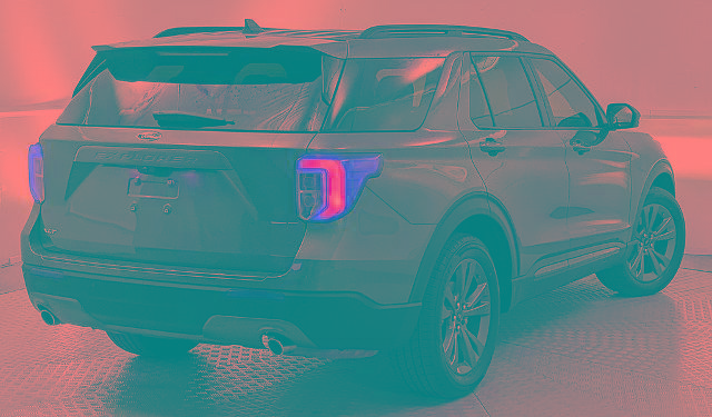 Certified 2024 Ford Explorer XLT w/ Equipment Group 202A RWD image 3