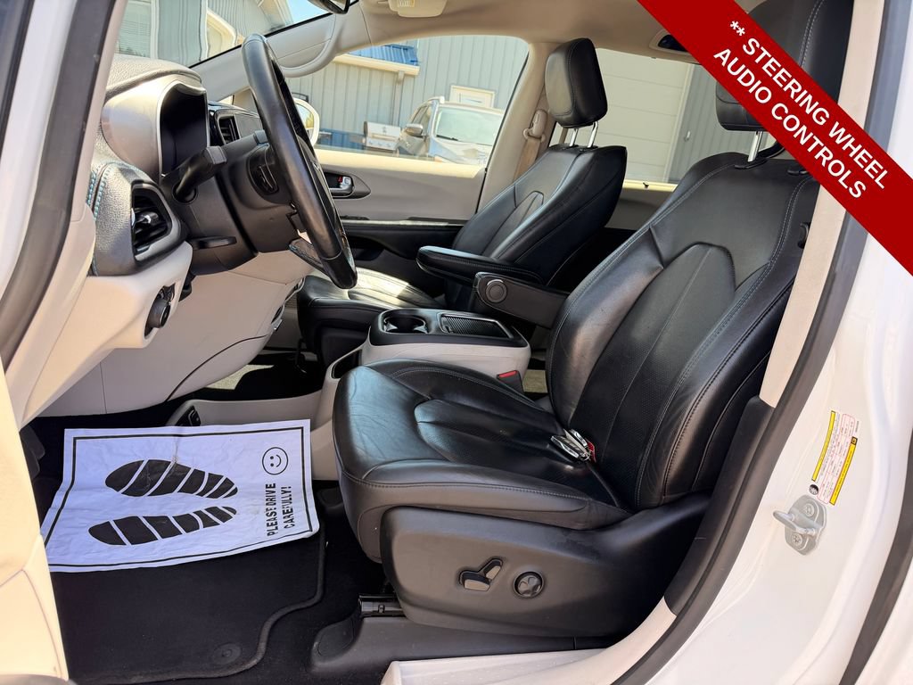 Used 2021 Chrysler Pacifica Touring-L FWD image 11