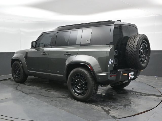 Used 2025 Land Rover Defender 110 AWD/4WD image 2
