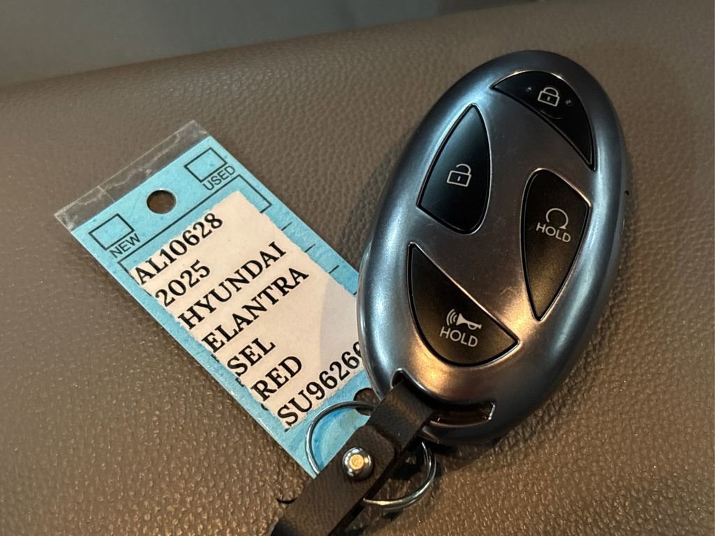 Certified 2025 Hyundai Elantra Sport image 30