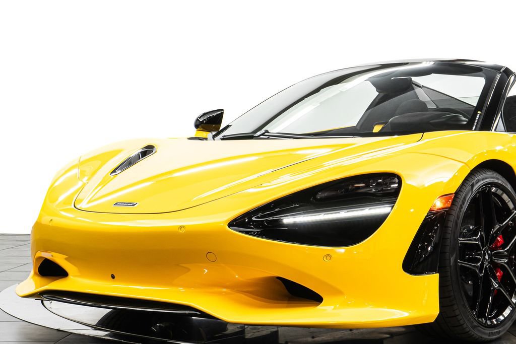 Used 2024 McLaren 750S Spider image 15