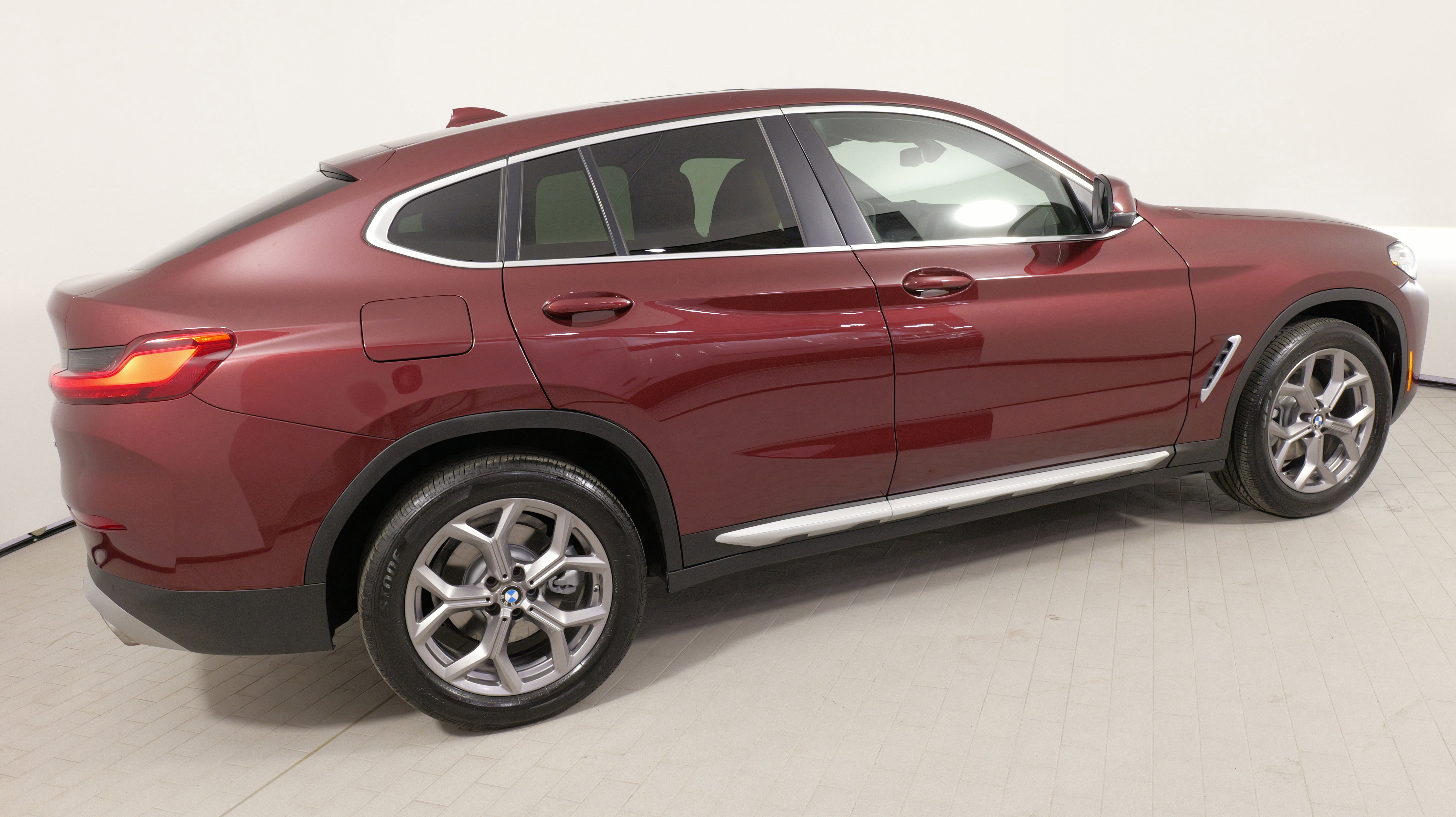 Used 2023 BMW X4 xDrive30i w/ Premium Package image 10
