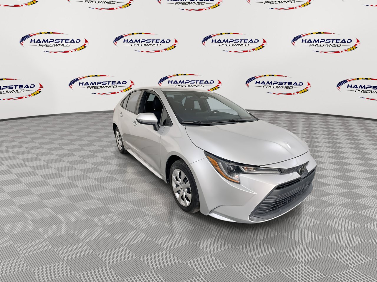 Used 2023 Toyota Corolla LE FWD image 2