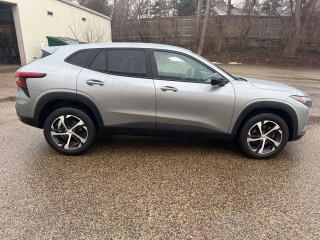 Used 2024 Chevrolet Trax RS w/ Driver Confidence Package image 9