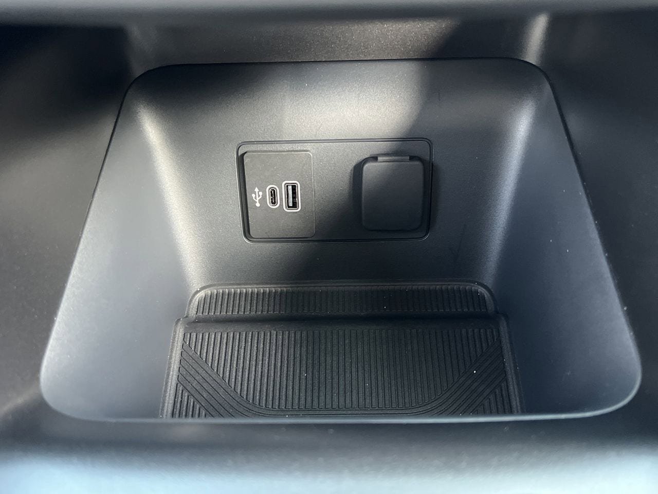 New 2026 Ford Explorer Active RWD image 8