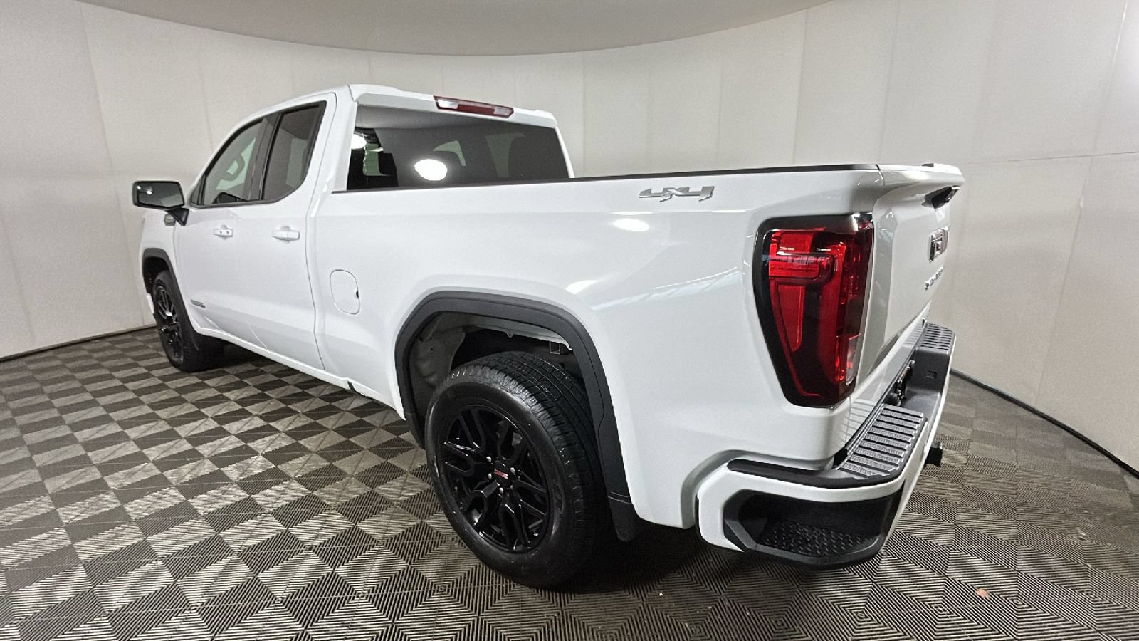 Used 2025 GMC Sierra 1500 Elevation AWD/4WD image 6