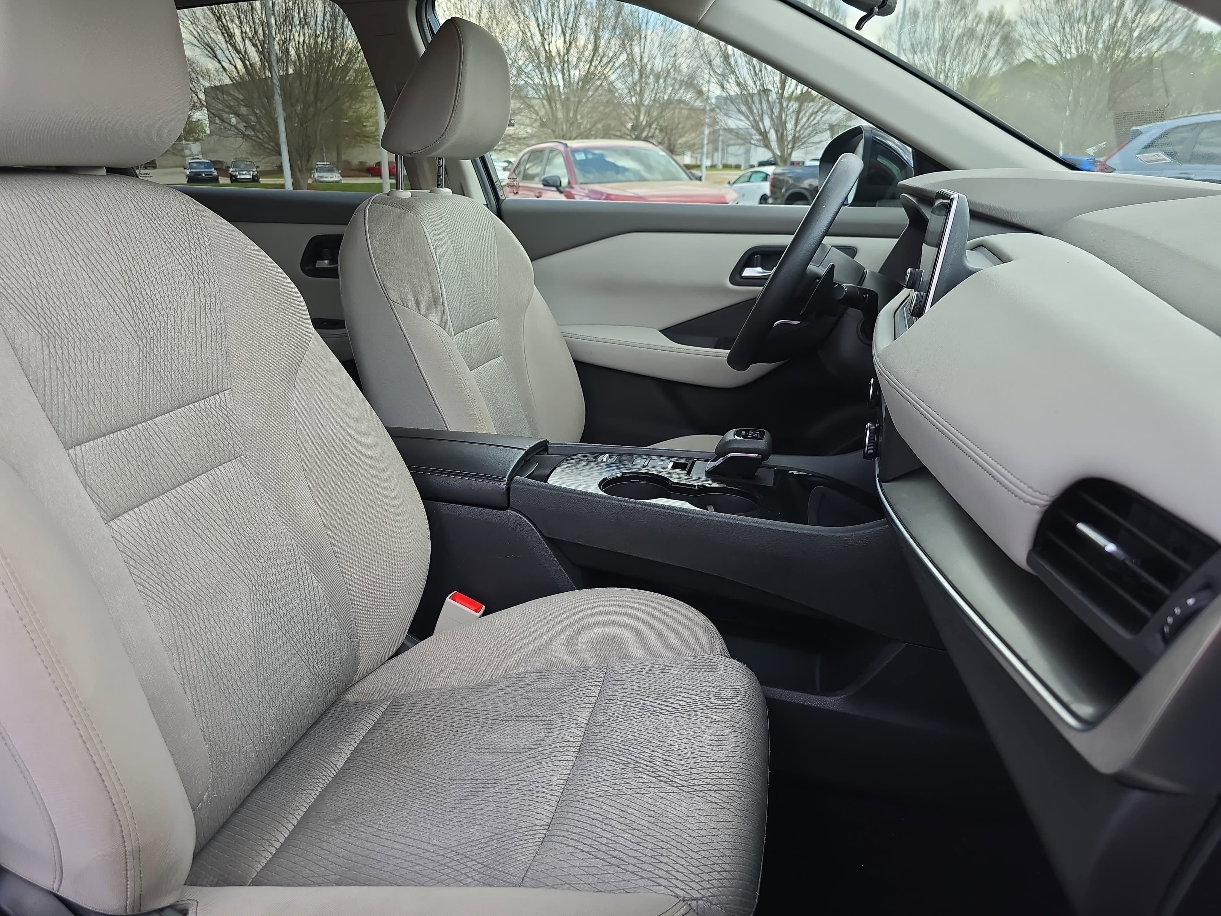 Used 2024 Nissan Rogue SV image 10